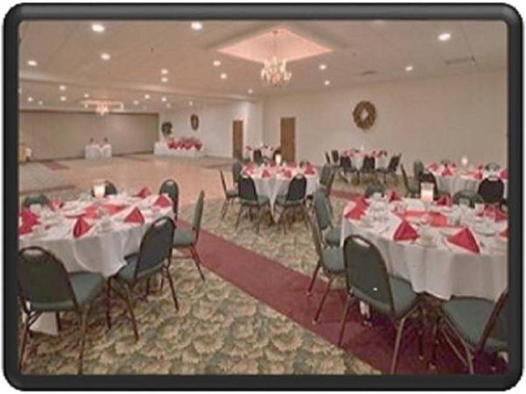 Quality Inn & Suites Schoharie Near Howe Caverns Restaurant photo